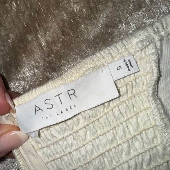 Astr Elegant White Puff Sleeve Dress - Picture 3 of 3